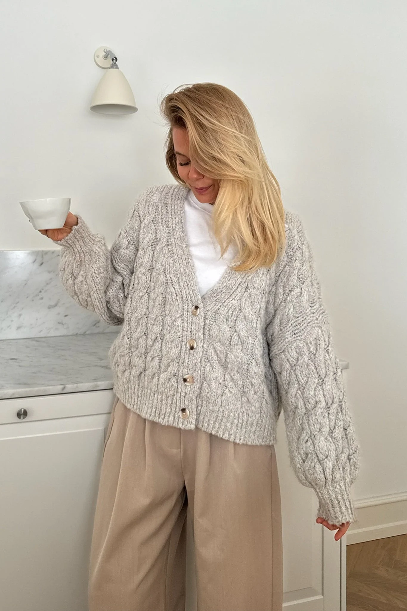 Siggaic Cardigan Light Greige - Image 4