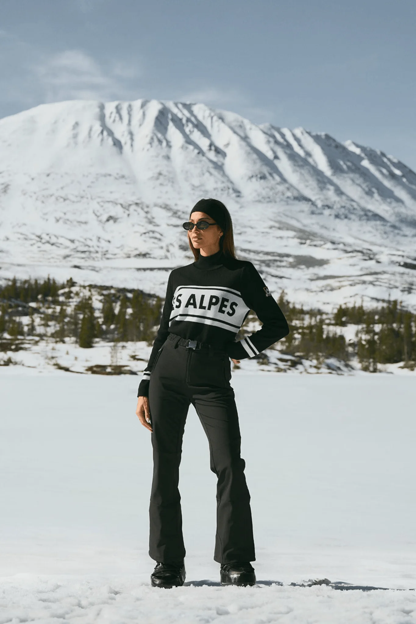 Les Alpes Knitted Sweater Black - Image 3