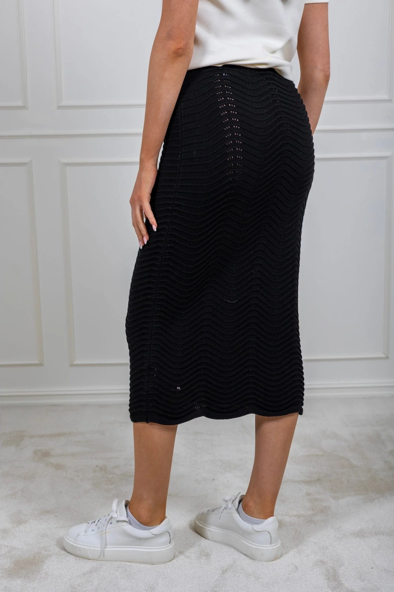 The Wave Liva Skirt Black - Image 2