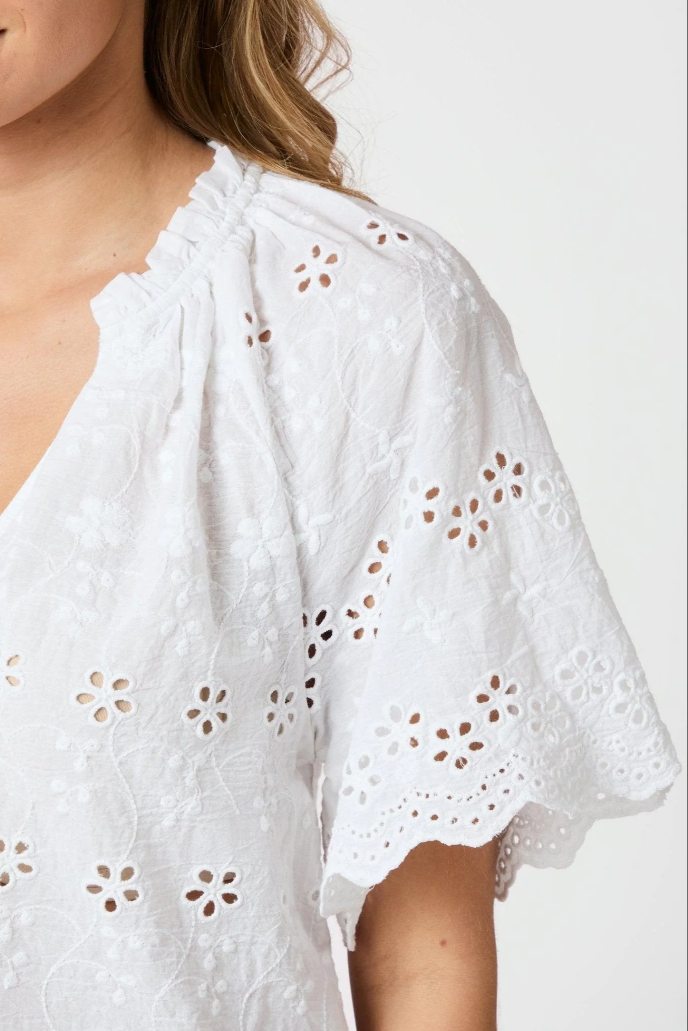 Odet Embroidery Blouse White - Image 10