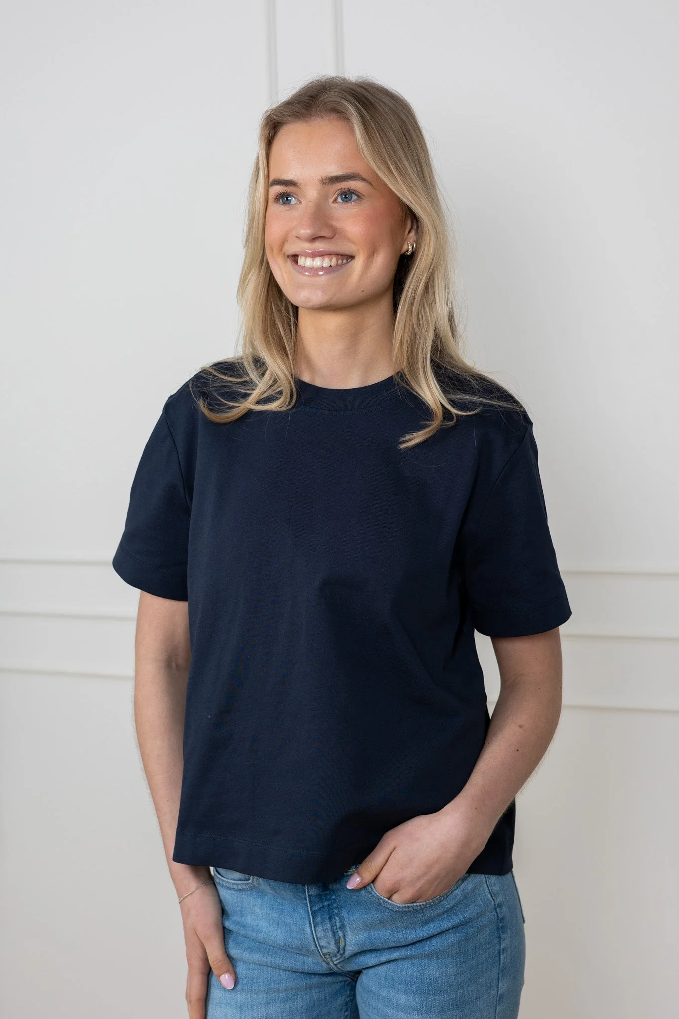 Essential Ss Boxy Tee Dark Sapphire - Image 6