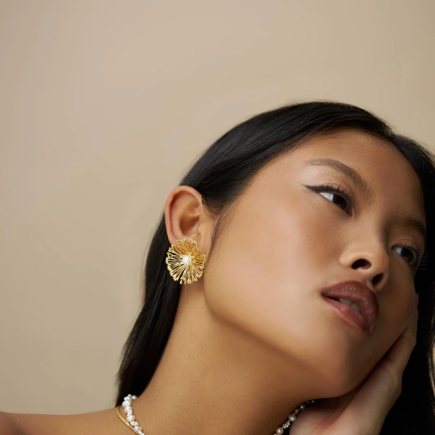 Statement Flower & Pearl Stud Earring Pale Gold - Image 2