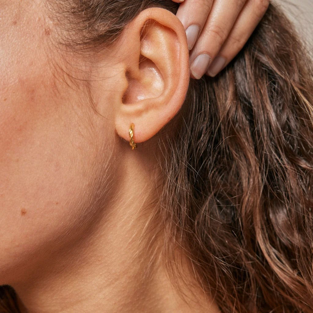 Hannah Earrings Gold - Image 2
