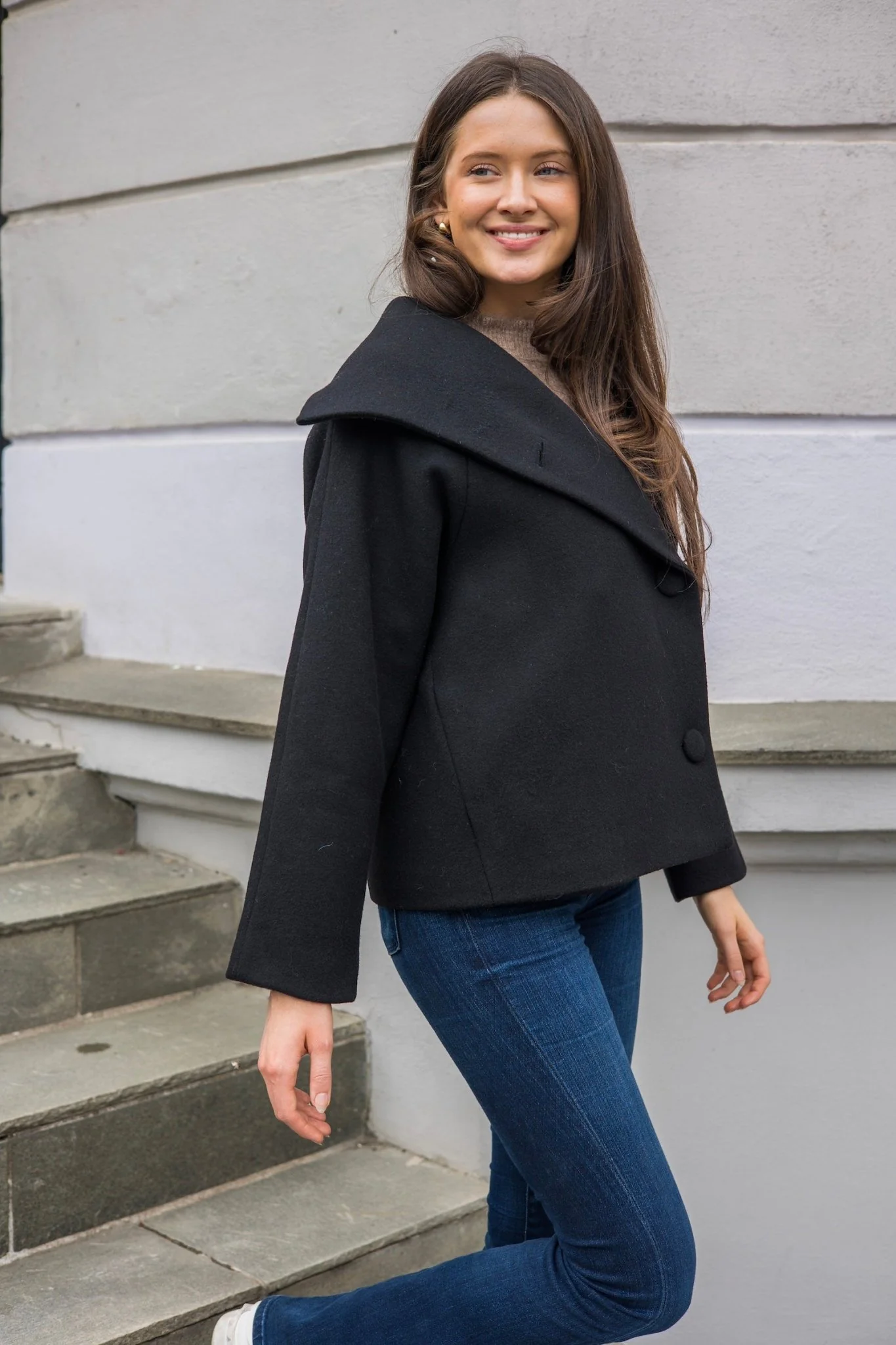 Perryiw Short Coat Black - Image 5