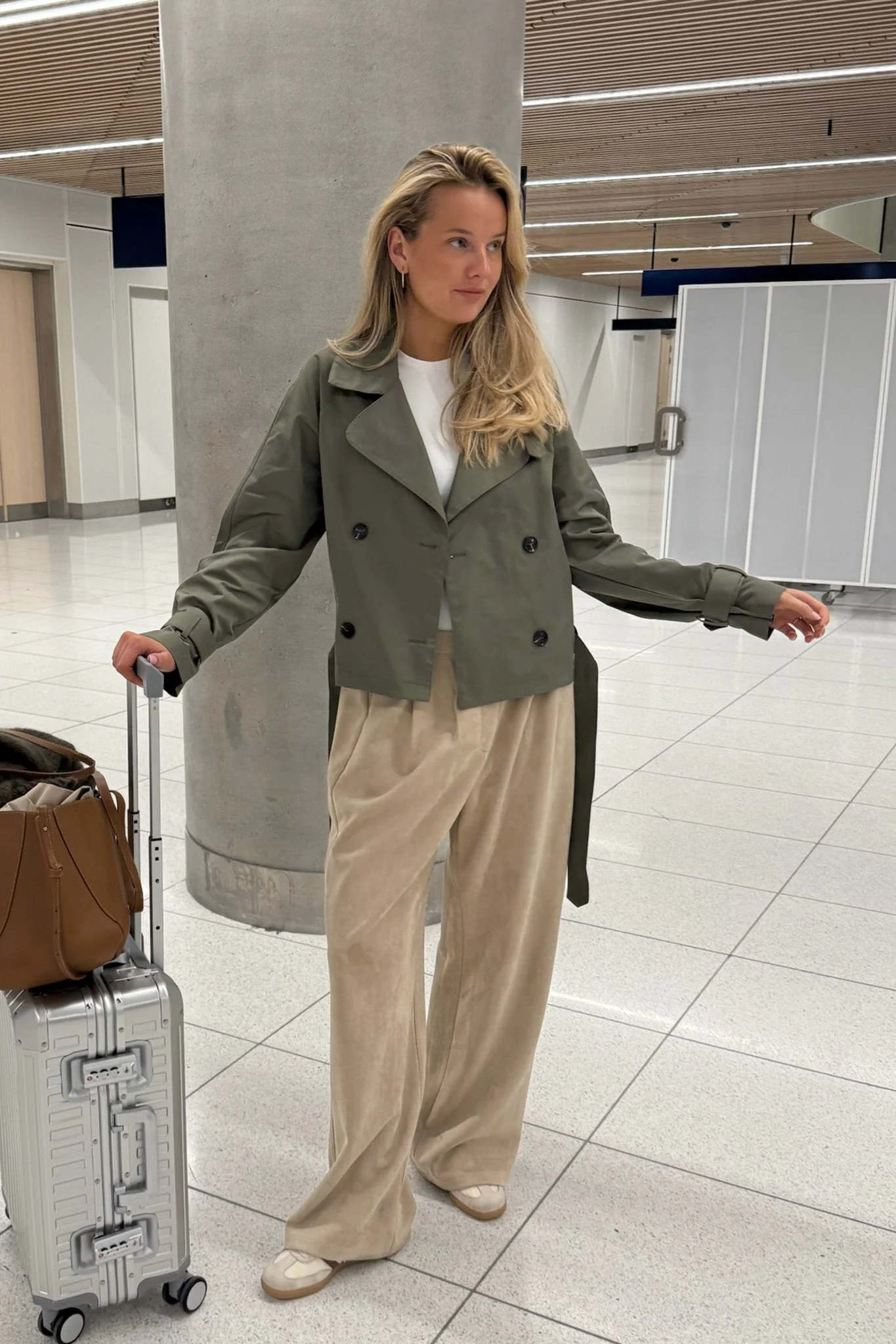 Alma Trenchcoat Green - Image 4