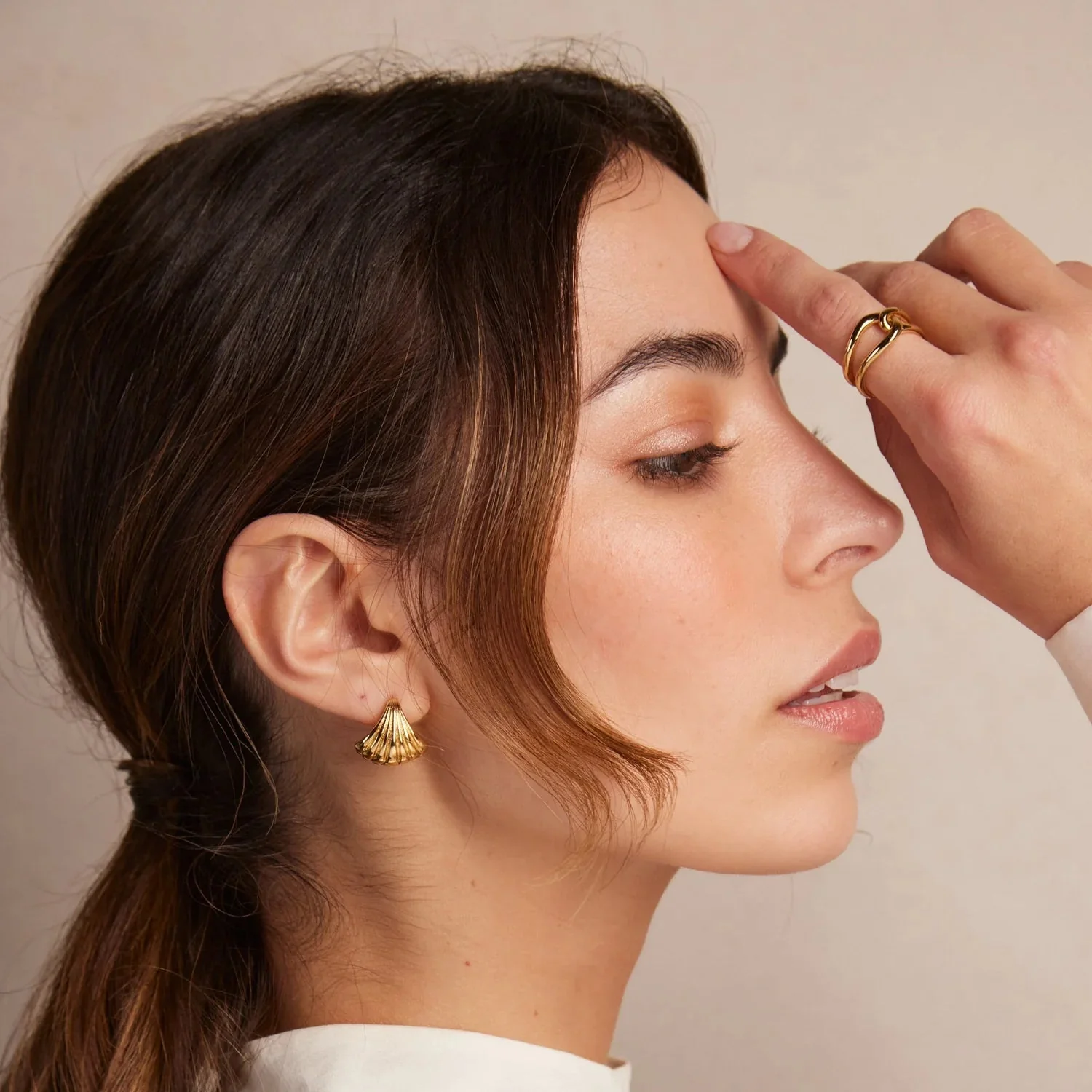 Scallop Fan Earring Pale Gold - Image 2
