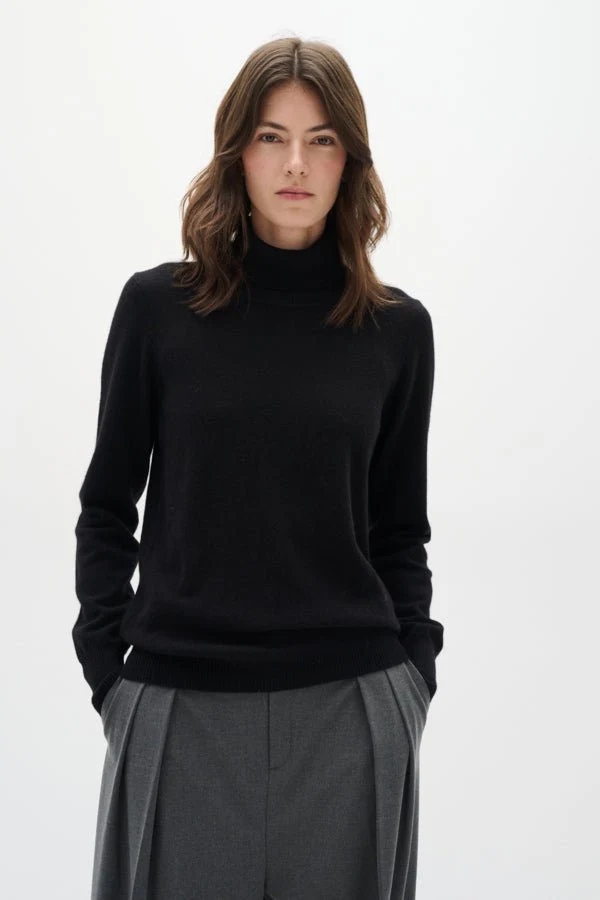 Lukkaiw Rollneck Pullover Black - Image 10