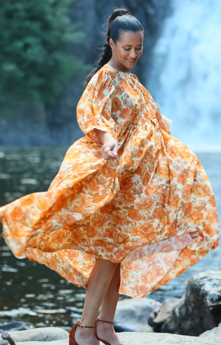 Bonnie Dress Wallpaper Print - Image 2