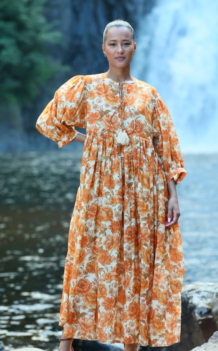 Bonnie Dress Wallpaper Print - Image 4